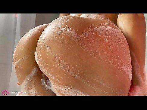 ❤️ 布鲁内特在淋浴时用振动器自慰阴部达到强烈的高潮 ❤ at us﹏﹏